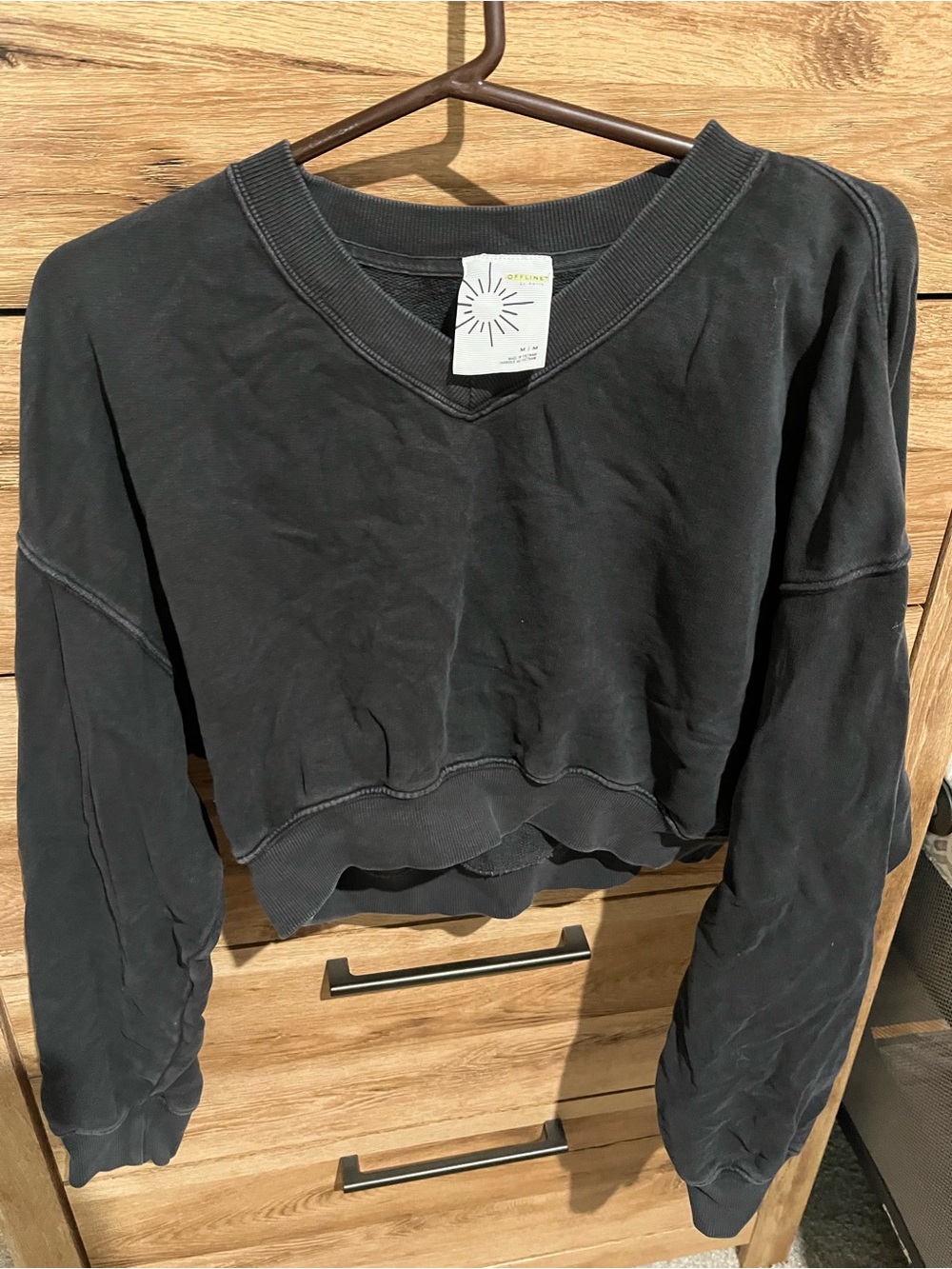 aerie Black Cropped V-Neck Sweatshirt - Picture 3 of 5